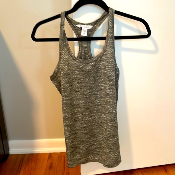 EUC Athleta Ultimate Scoop Tank - XS - Picture 3 of 9